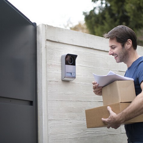 delivery guy ringing somfy video door phone