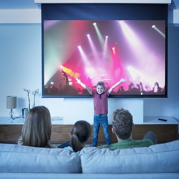 somfy-home-movie-night-projector screen-family